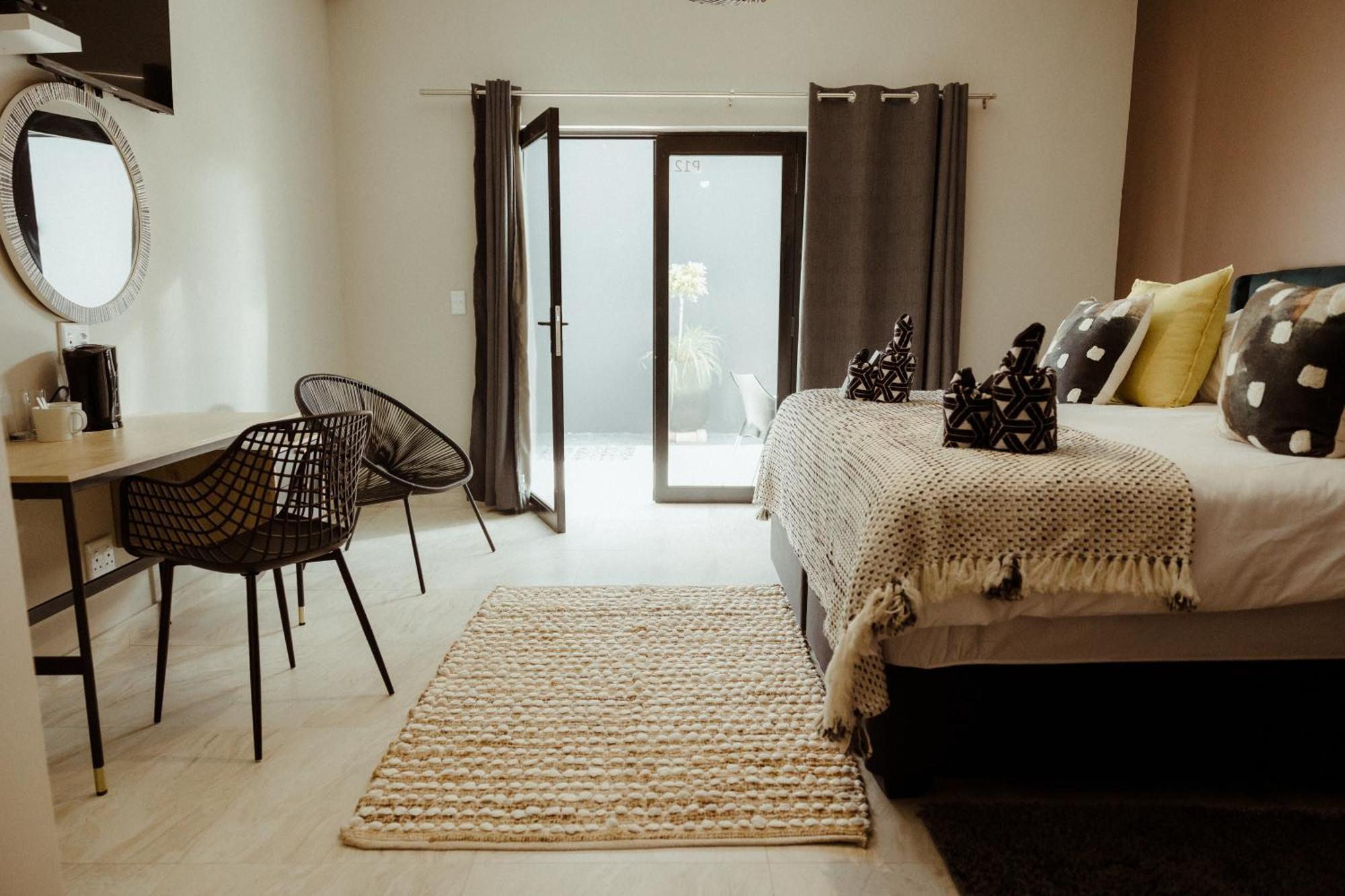 Out Of Africa Town Lodge Otjiwarongo Exterior photo