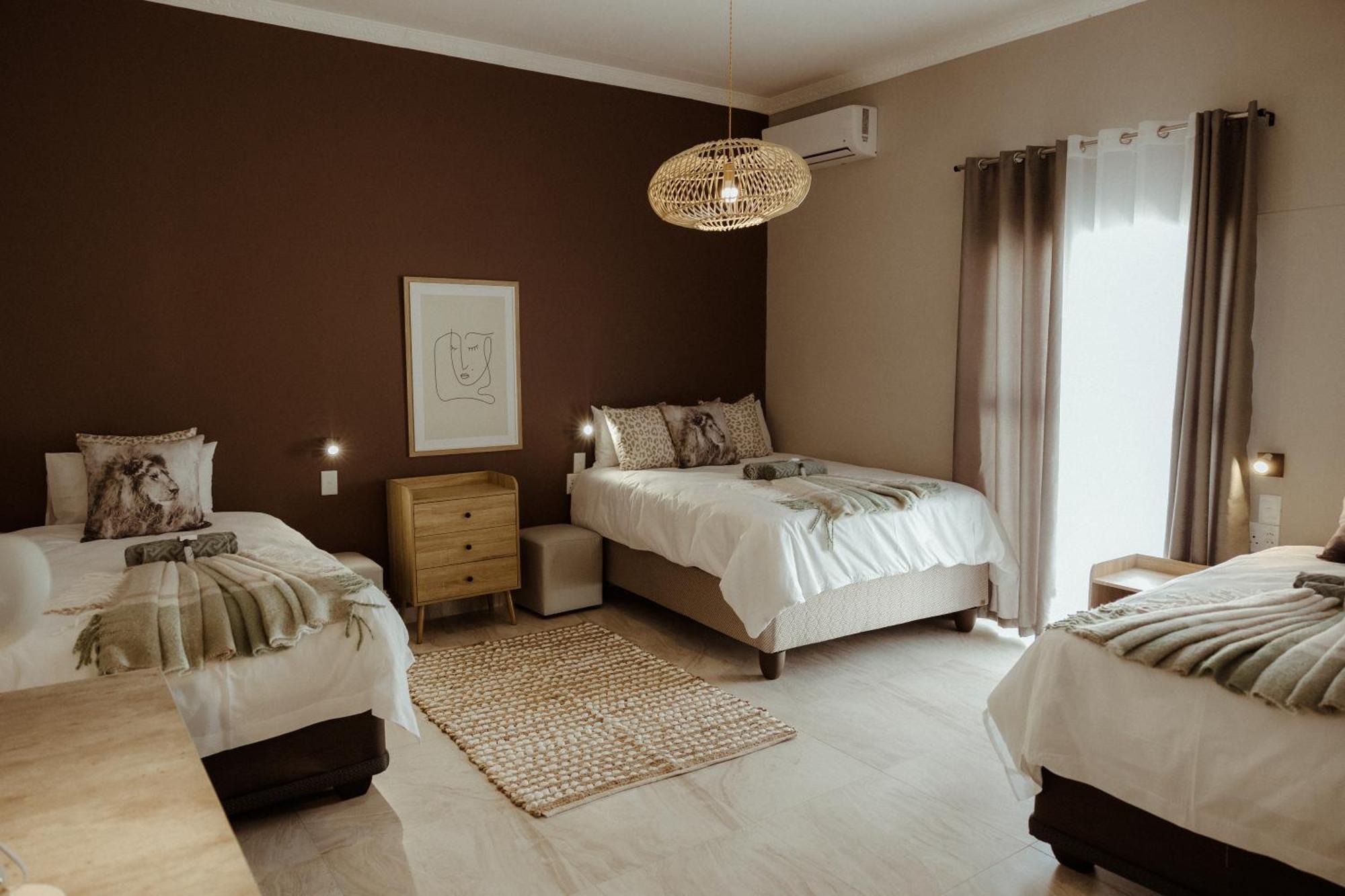 Out Of Africa Town Lodge Otjiwarongo Exterior photo