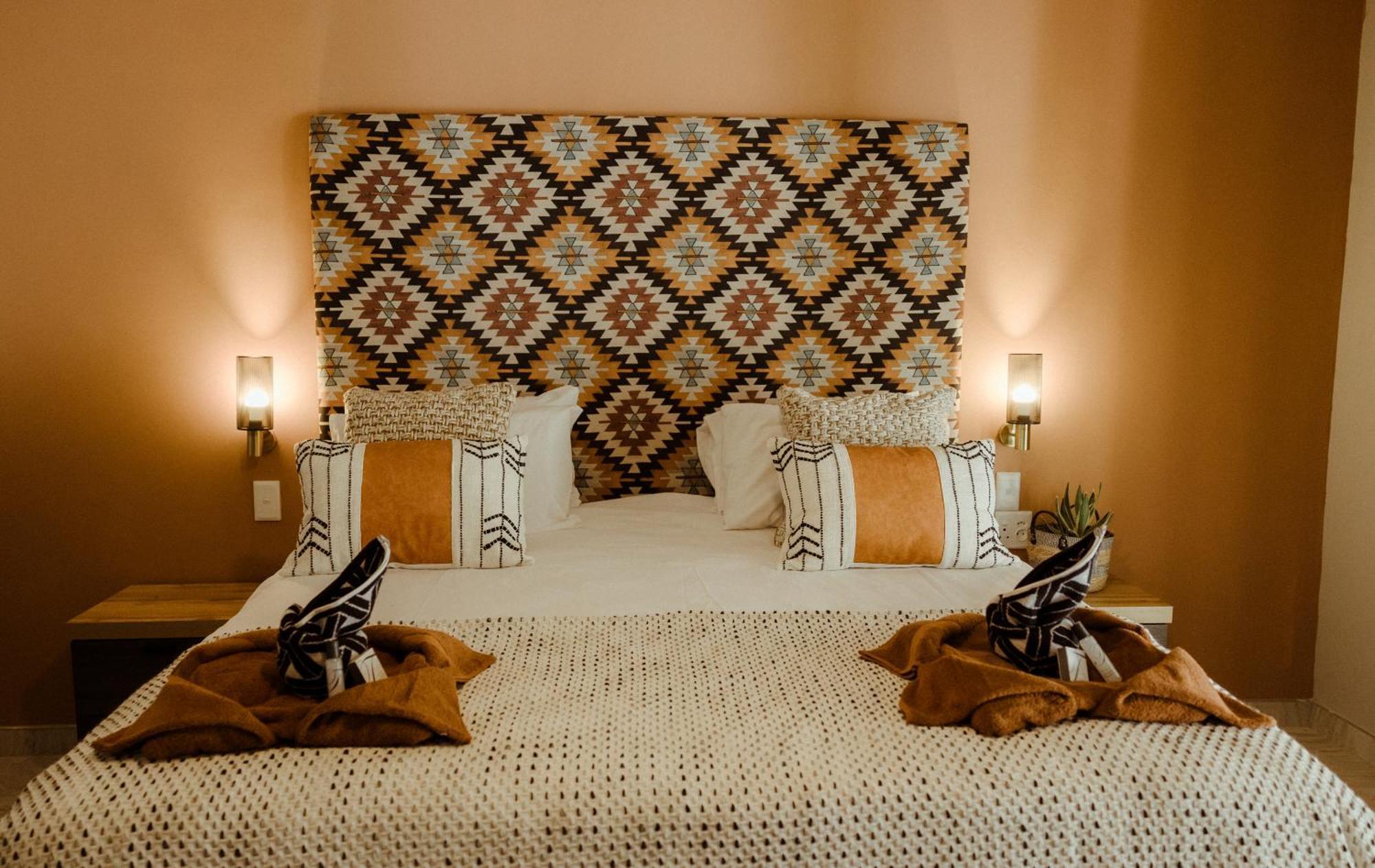 Out Of Africa Town Lodge Otjiwarongo Exterior photo